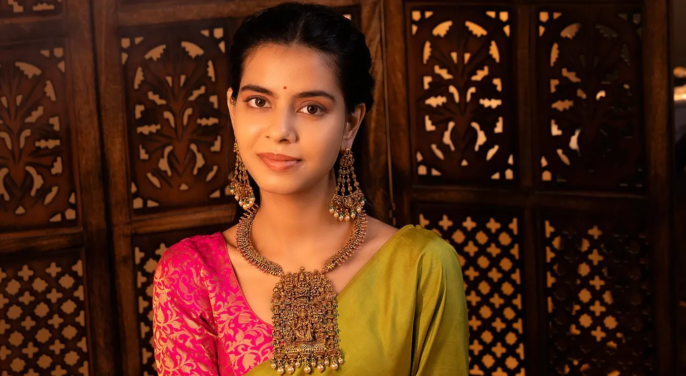A vibrant range of gold jewellery for a look of timeless grace