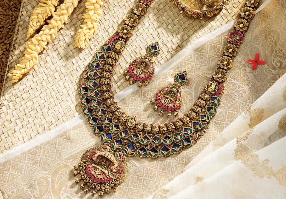 Elevate Your Loved Ones Style With Dazzling Gold Jewelery